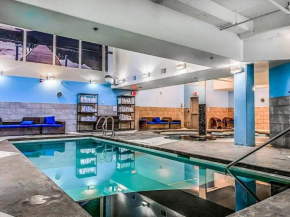 Gorgeous Mountain Condo - Hot Tub & Pool managed by Little Sister Getaways